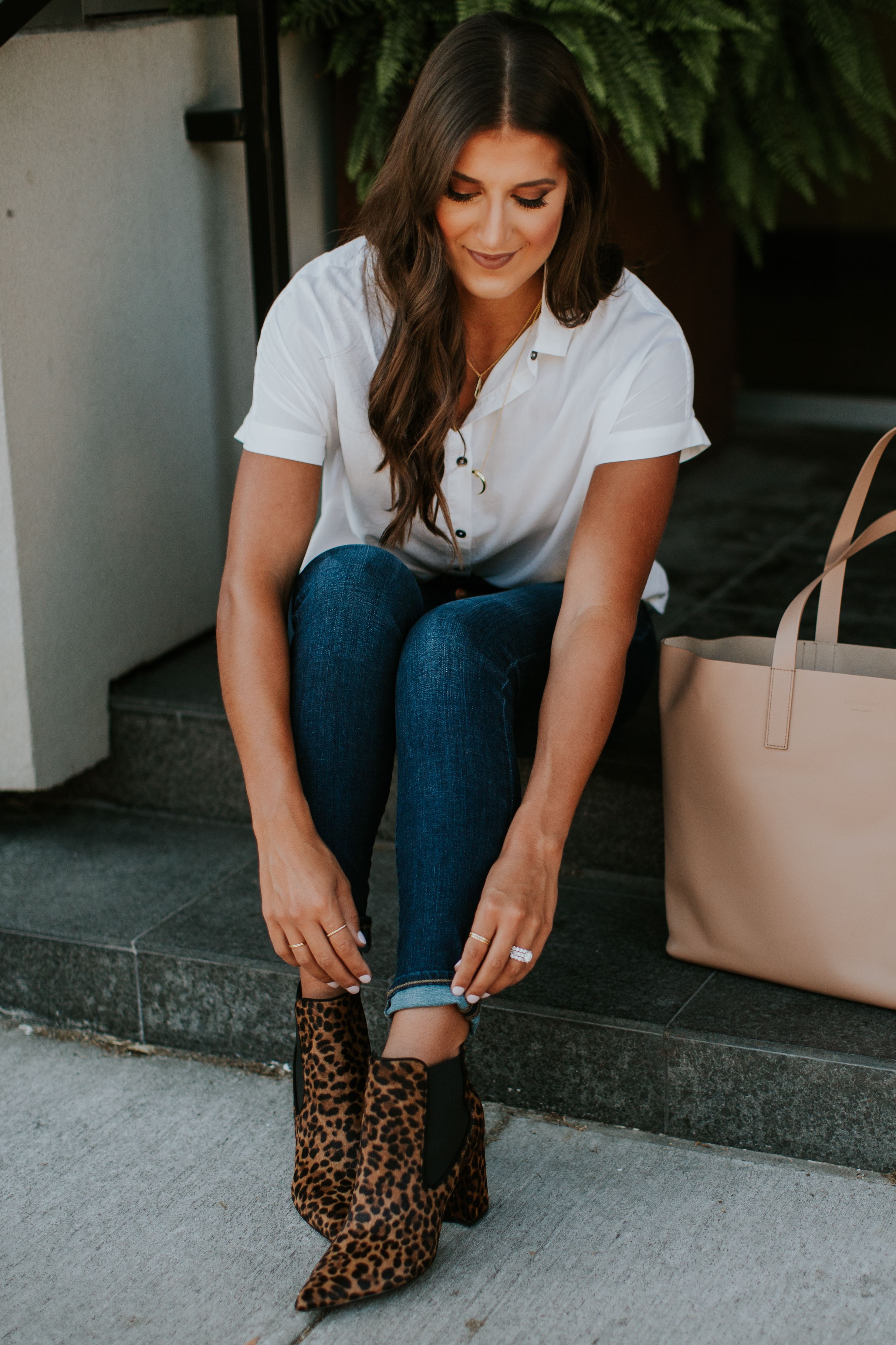 5 reasons to unplug for the weekend, technology break, unplug, weekend break, break from iphone, leopard booties, beige tote, everlane tote, white tee, gorjana jewelry, leopard boots // grace white a southern drawl